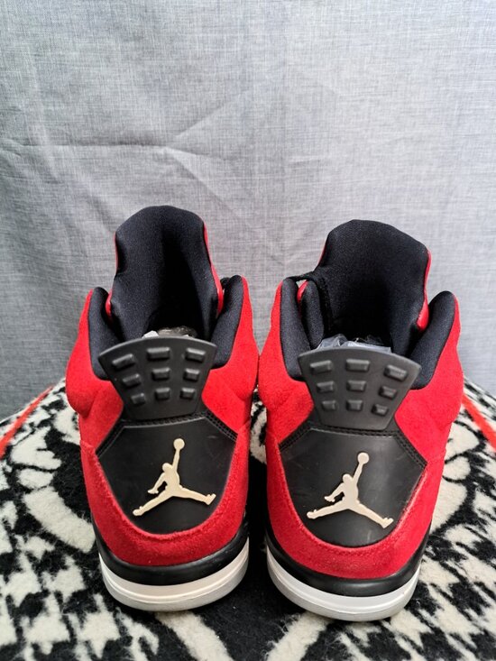 Athletic_Shoes
